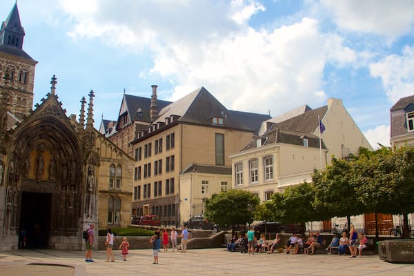 Vrijthof qui includes patrimoine architectural et square ou place