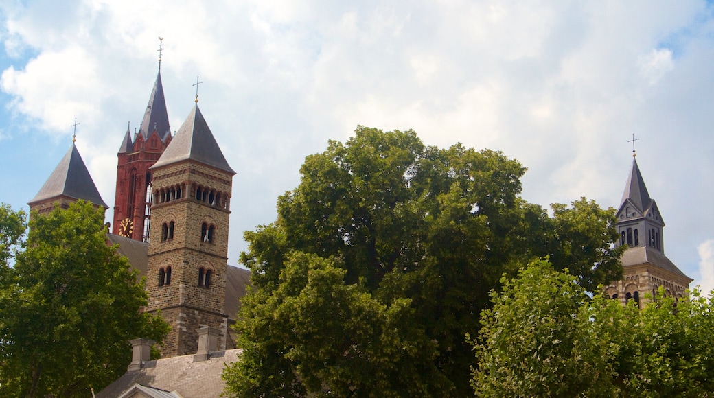 Vrijthof mit einem historische Architektur