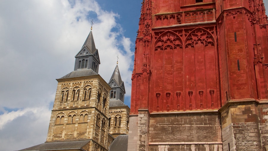 St. Janskerk which includes heritage elements, a church or cathedral and religious elements