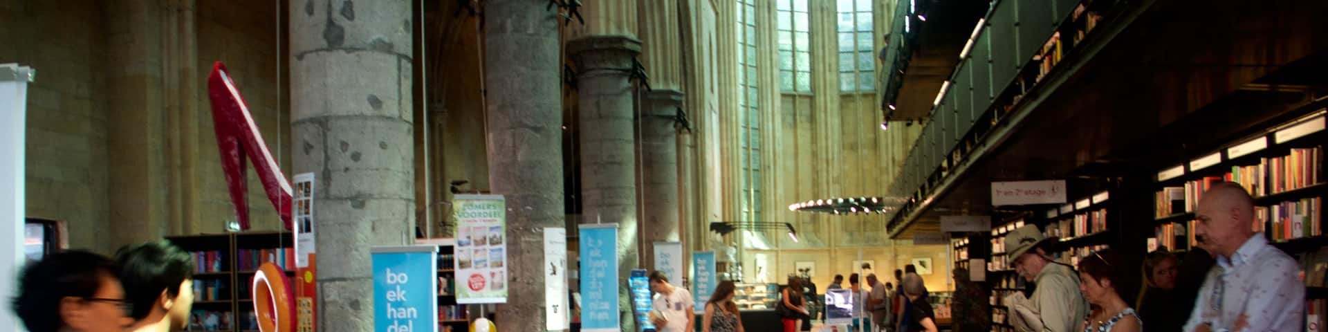 Dominicanenkerk showing shopping and interior views as well as a large group of people