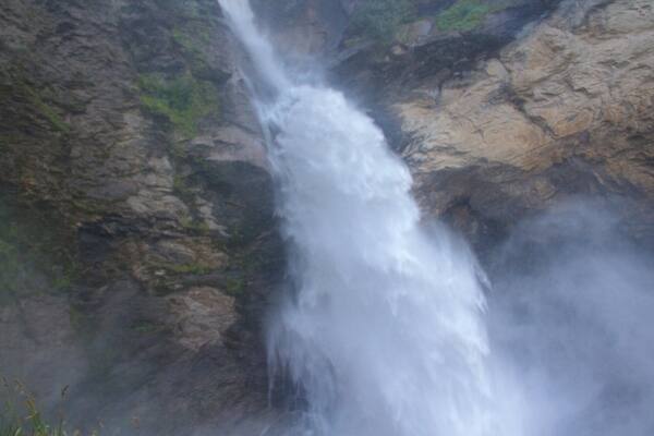 Chutes du Reichenbach mettant en vedette cascade