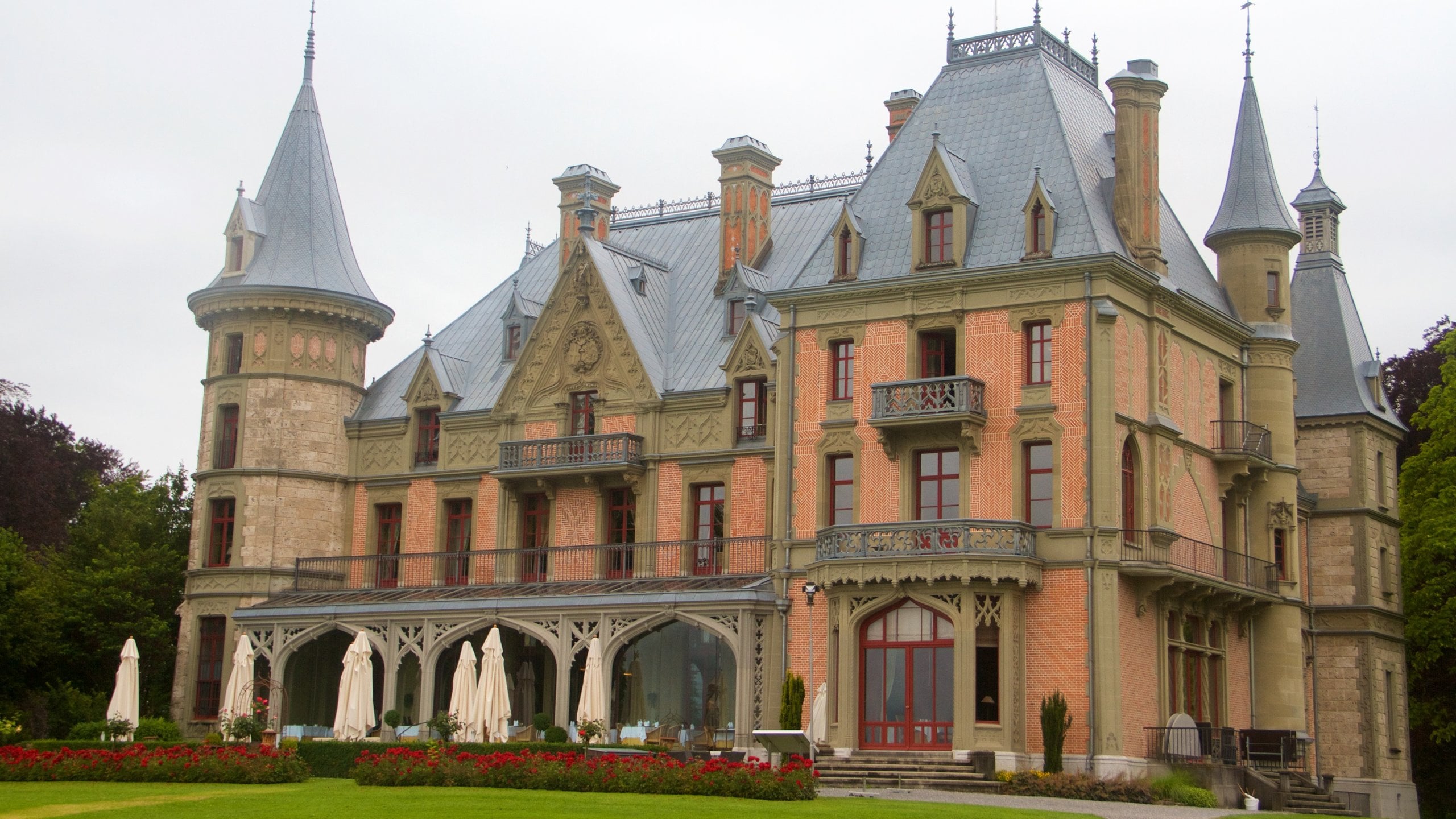 Schadaupark showing heritage architecture