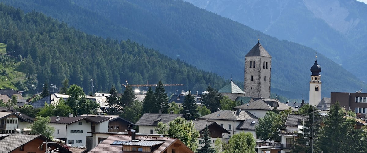 San Candido ofreciendo montañas