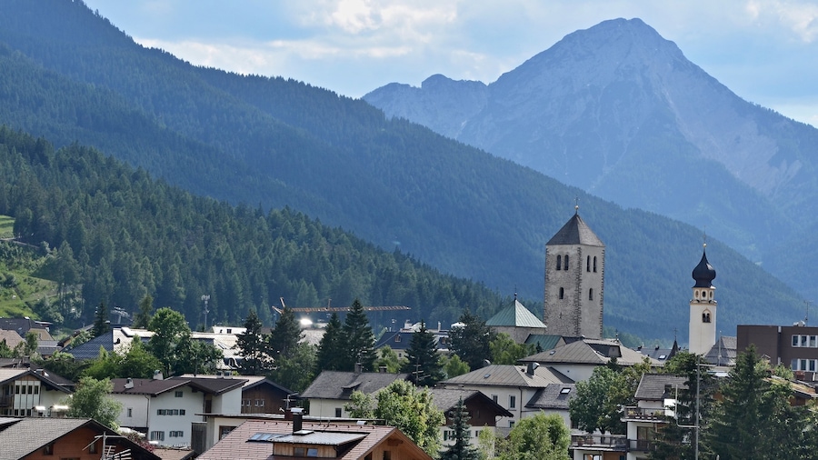 San Candido featuring mountains