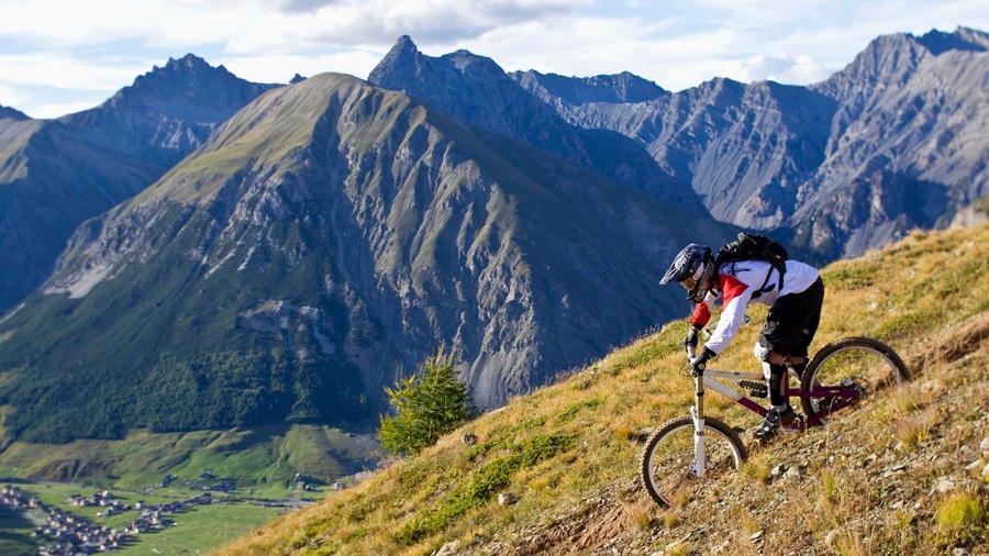 Livigno showing mountains and mountain biking
