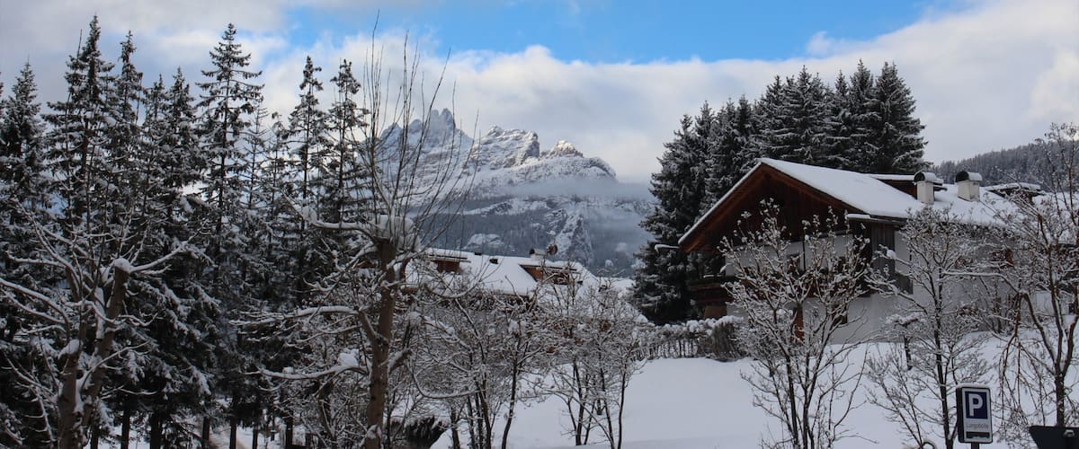 Cortina d\'Ampezzo which includes mountains, a house and snow