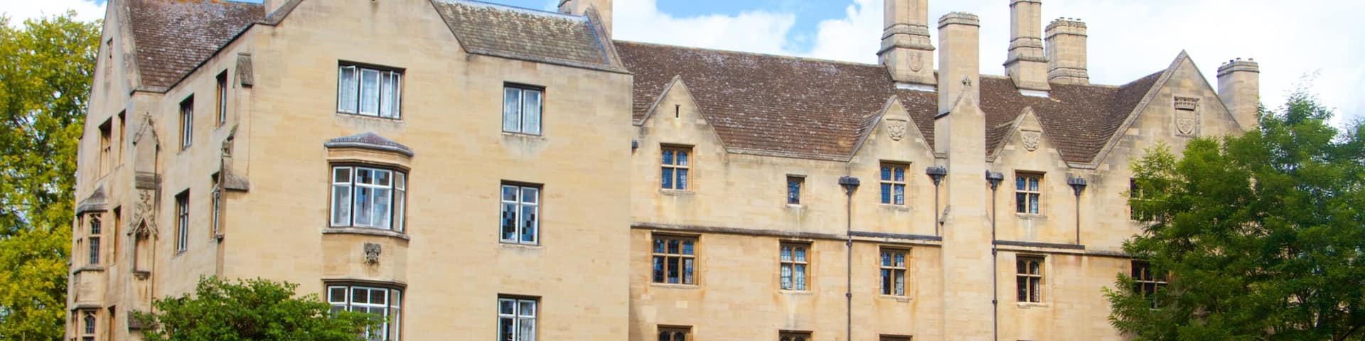 King\'s College featuring heritage architecture