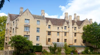 King\'s College showing heritage architecture