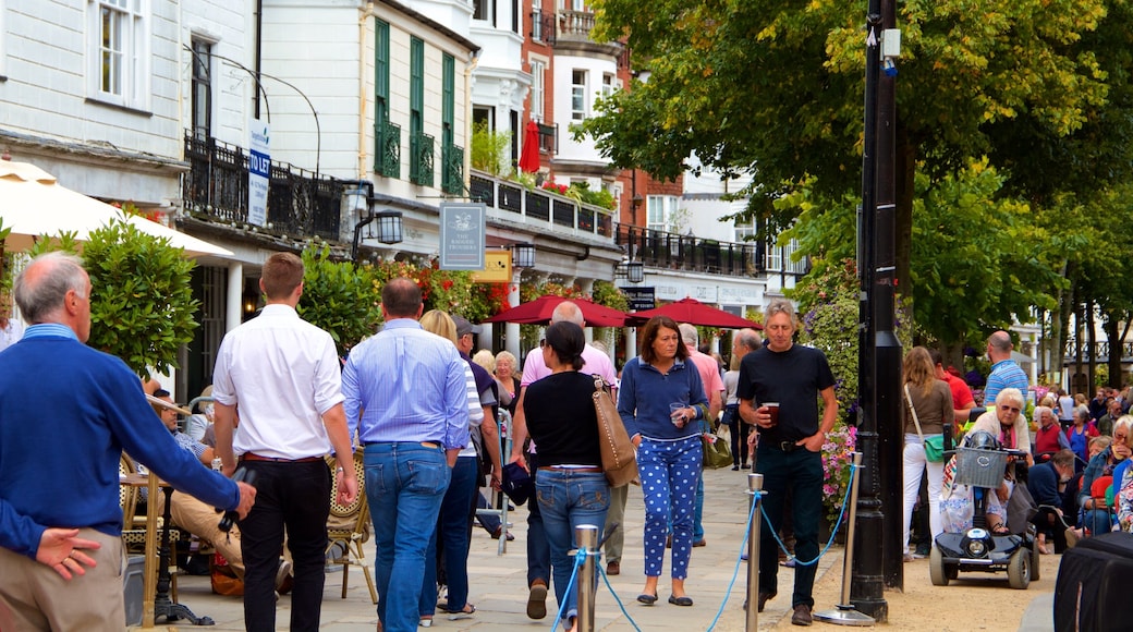 Pantiles which includes a city as well as a large group of people