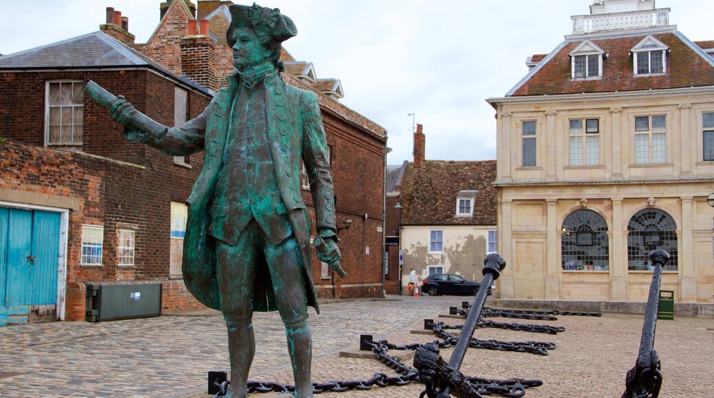 King\'s Lynn inclusief een standbeeld of beeldhouwwerk en historische architectuur