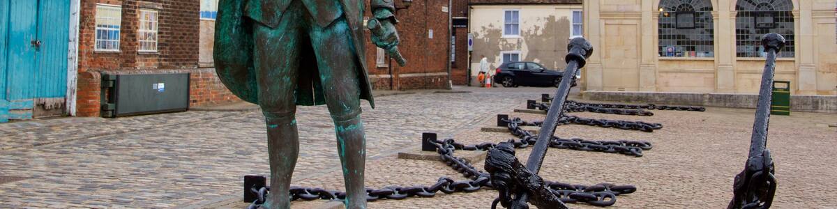 King\'s Lynn mit einem historische Architektur und Statue oder Skulptur