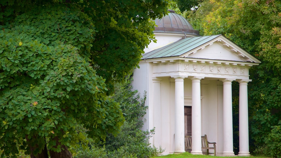 Royal Botanic Gardens which includes heritage architecture and a garden