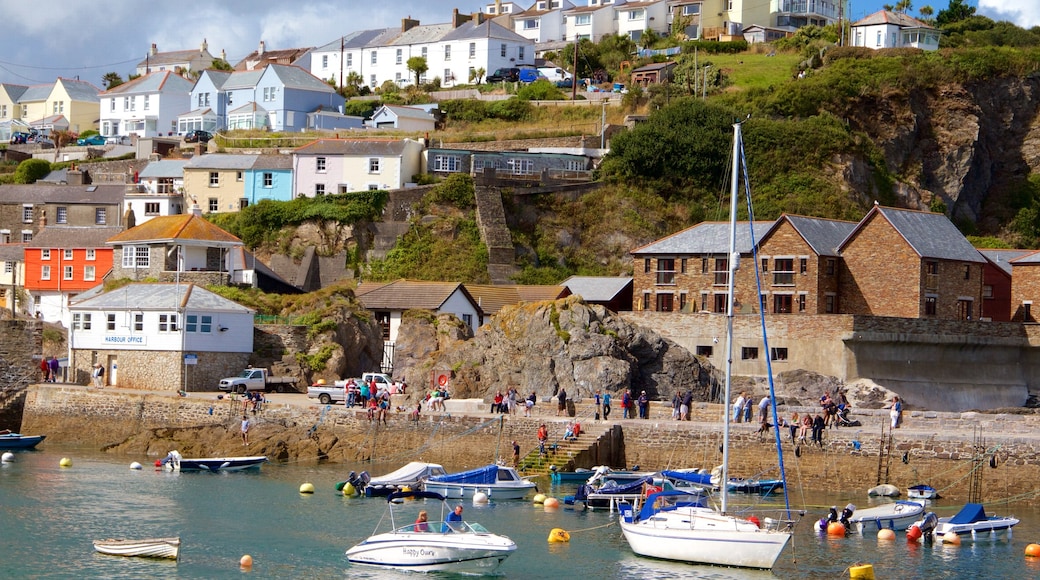 Mevagissey showing boating, a small town or village and a coastal town