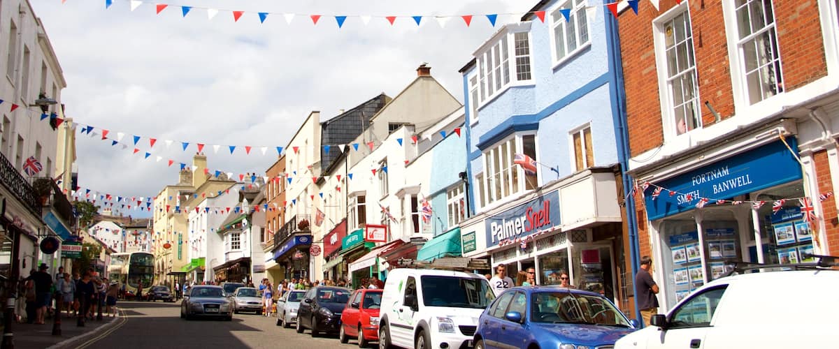 Lyme Regis mostrando escenas urbanas y una ciudad