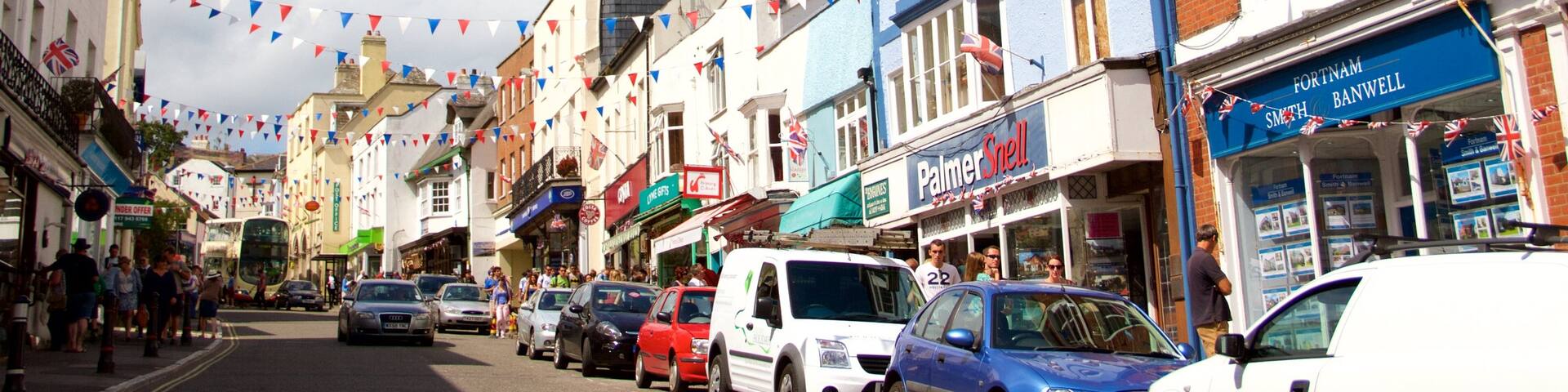 Lyme Regis featuring street scenes and a city