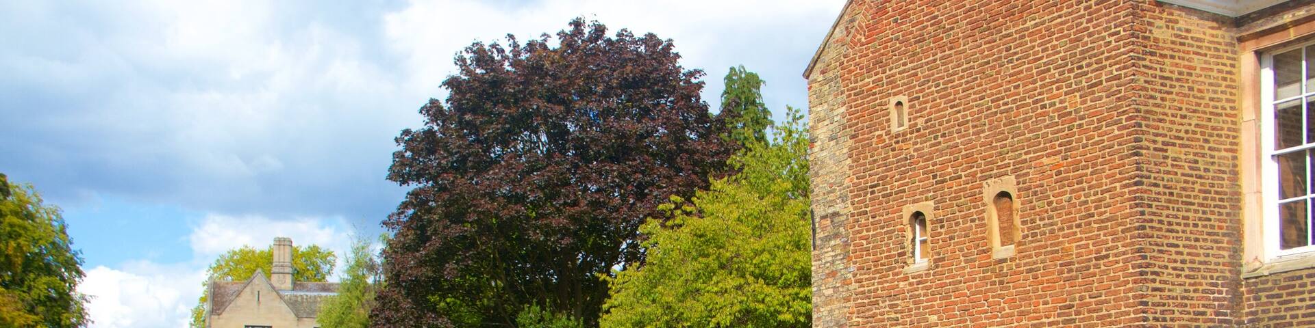 Queen\'s College qui includes architecture patrimoniale, un lac ou un point dâeau et kayak ou canot