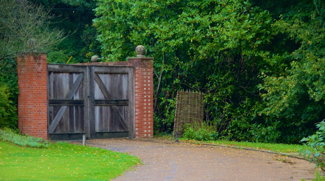 Chartwell featuring a garden