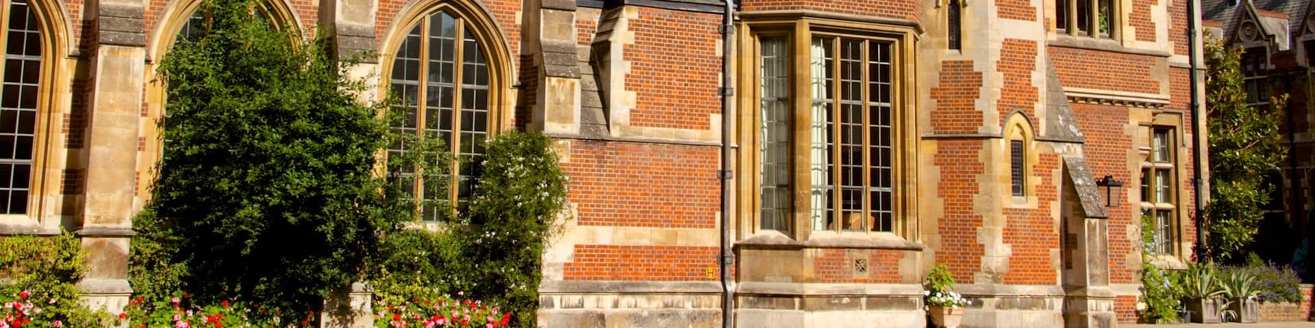 Pembroke College showing heritage architecture