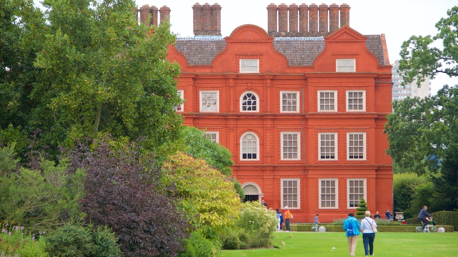 Kew Palace mostrando architettura d\'epoca, oggetti d\'epoca e castello o palazzo