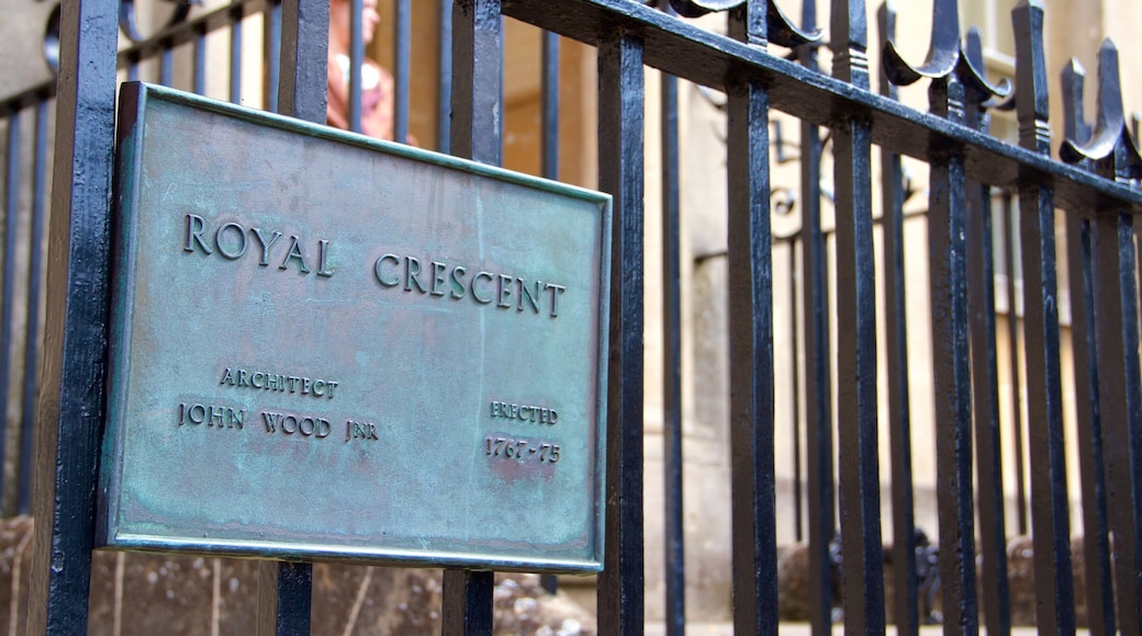 Royal Crescent fasiliteter samt skilt