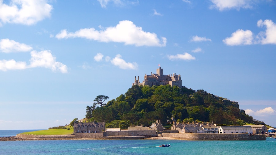 St. Michael\'s Mount welches beinhaltet allgemeine Küstenansicht, Inselansicht und Burg