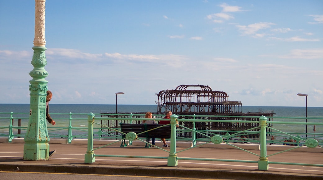 Brighton que incluye vistas generales de la costa