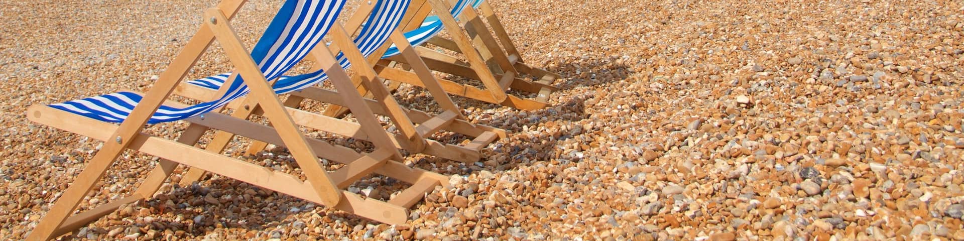 Brighton Beach showing a pebble beach