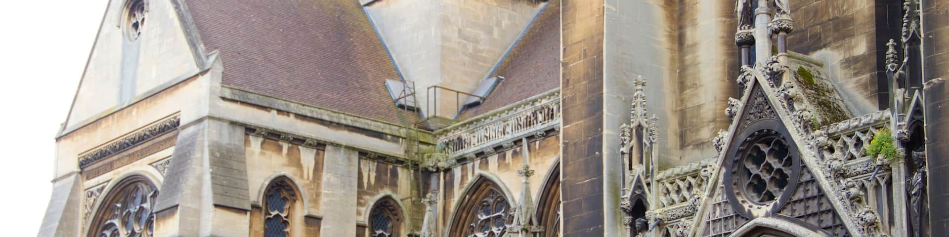 Cambridge showing a church or cathedral and heritage elements
