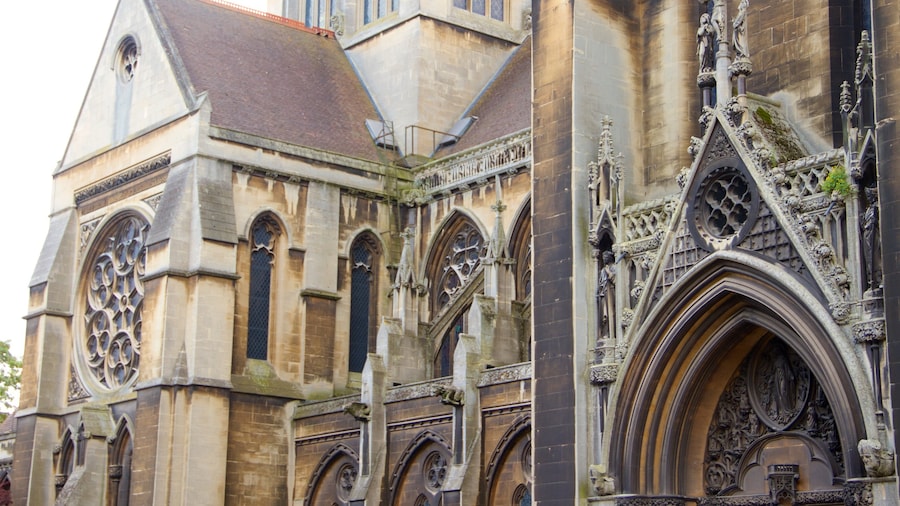 Cambridge montrant patrimoine historique et église ou cathédrale