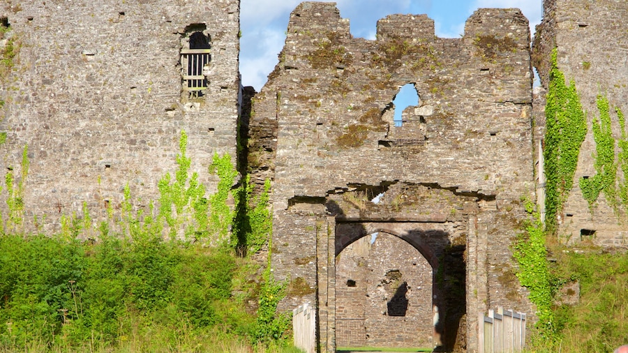 Cornwall showing chateau or palace and building ruins