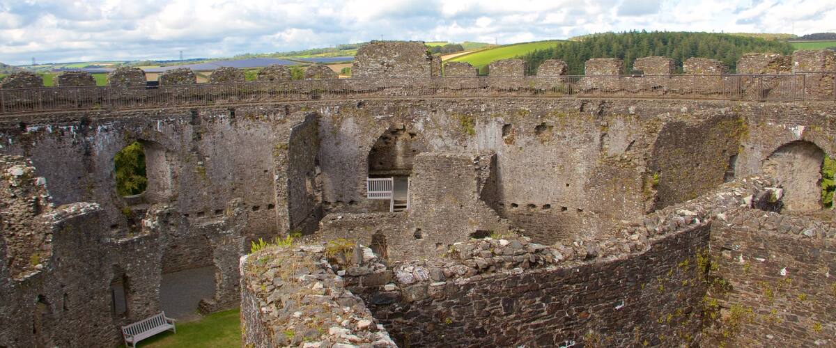 Cornwall que incluye una ruina, un castillo y elementos del patrimonio