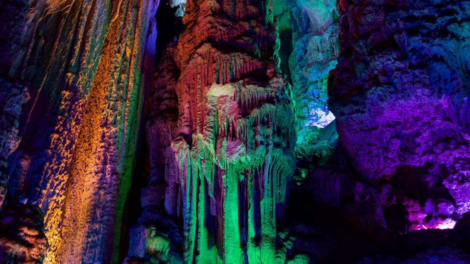 Guilin mettant en vedette grottes