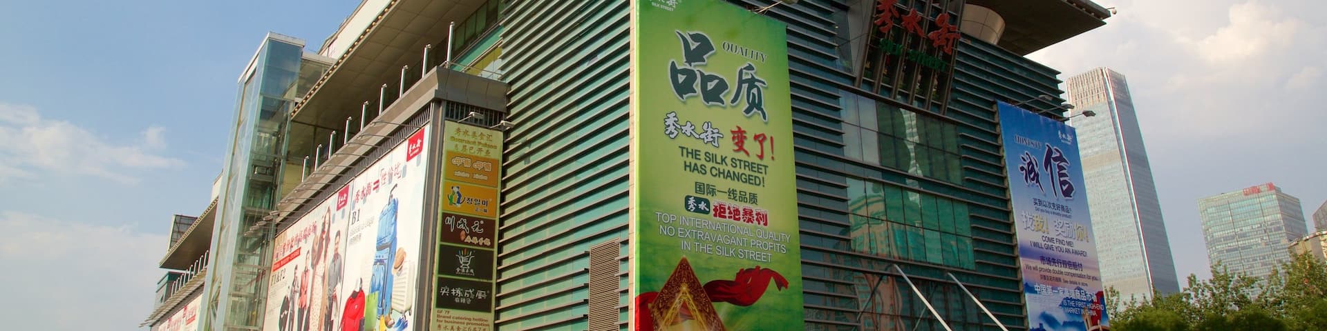 Silk Street Market which includes signage