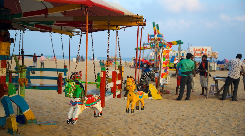 Elliots strand fasiliteter samt lekeplass og sandstrand