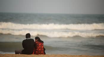 Praia de Elliot caracterizando uma praia assim como um casal
