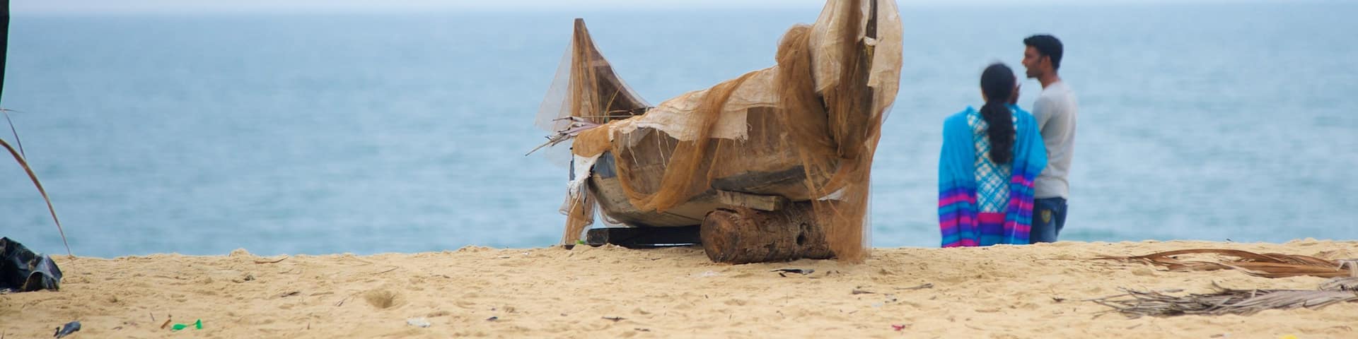Marari Beach montrant plage de sable aussi bien que couple