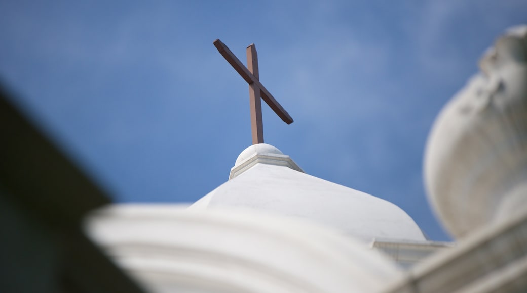 Armeniska kyrkan som inkluderar en kyrka eller katedral