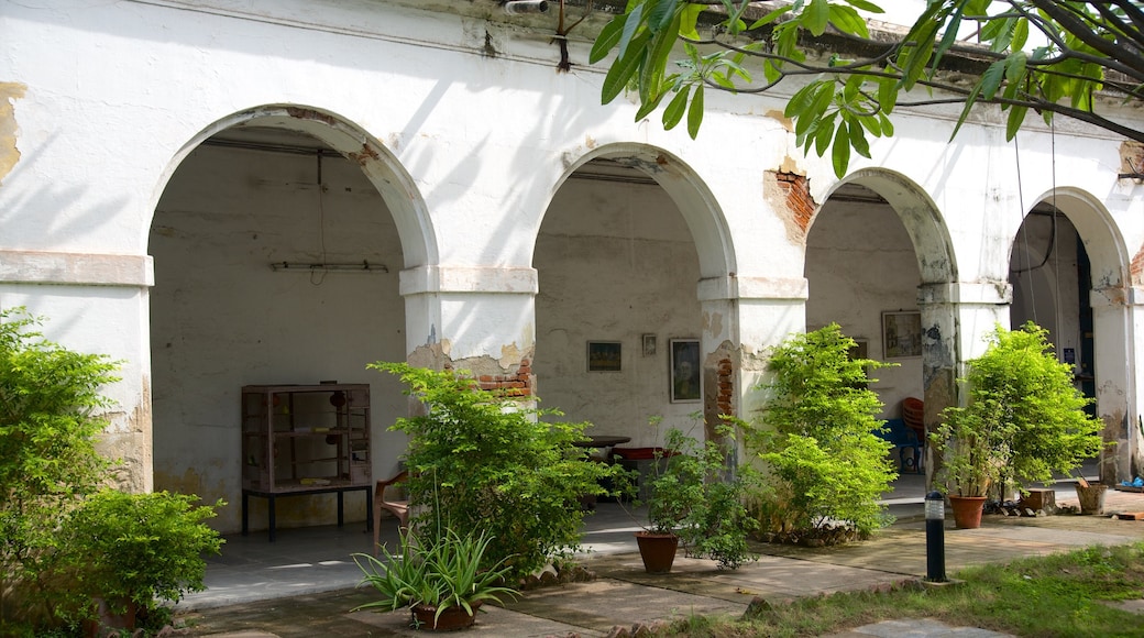 Armenian Church bevat een kerk of kathedraal