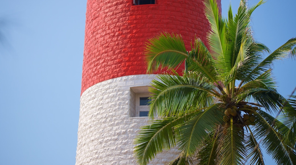 Praia do Farol mostrando um farol