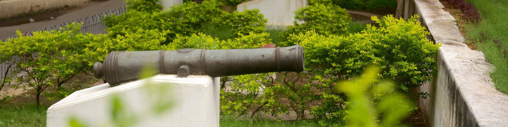 Fort St. George showing heritage elements and military items