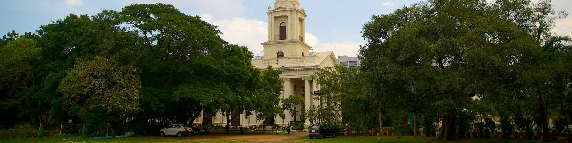 St. Andrew\'s Kirk featuring a park