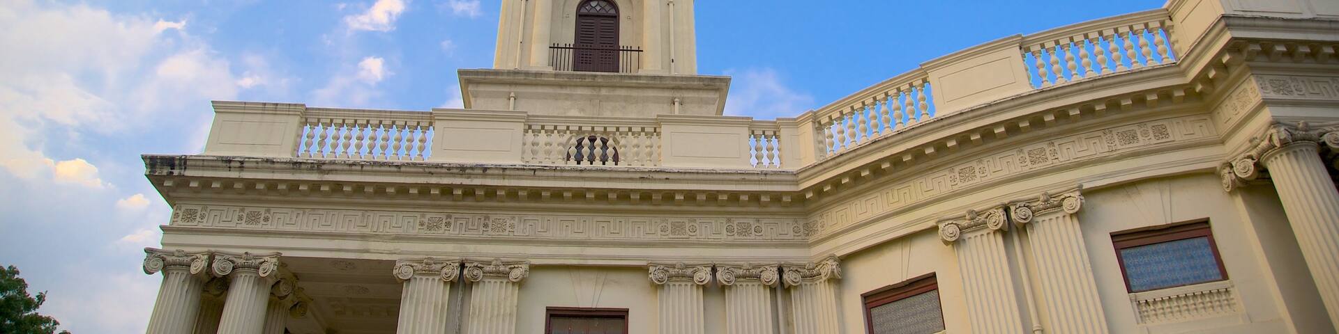 St. Andrew\'s Kirk featuring a church or cathedral and heritage elements