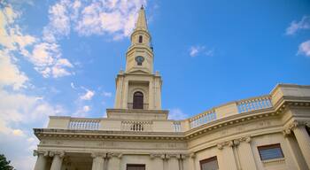 St. Andrew\'s Kirk que inclui elementos de patrimônio e uma igreja ou catedral