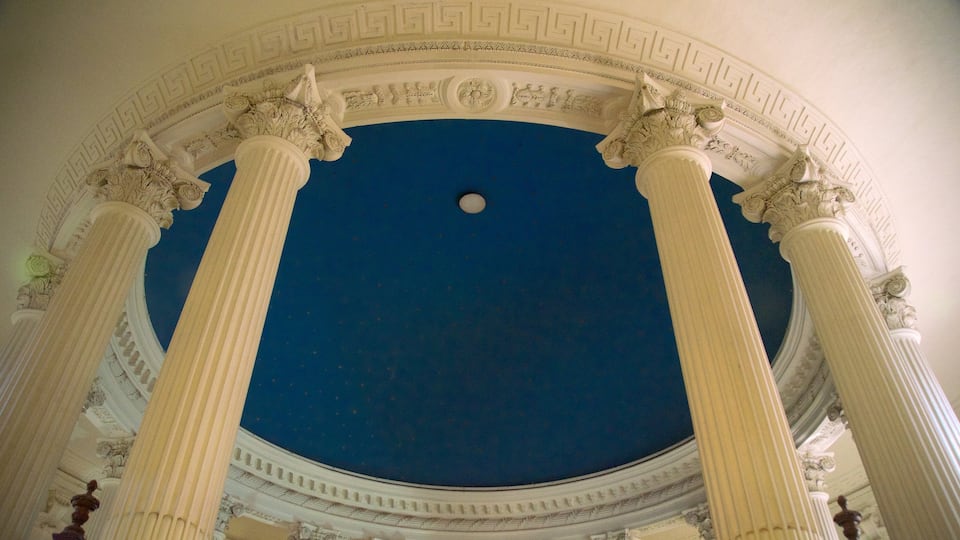 St. Andrew\'s Kirk mit einem Kirche oder Kathedrale und Innenansichten