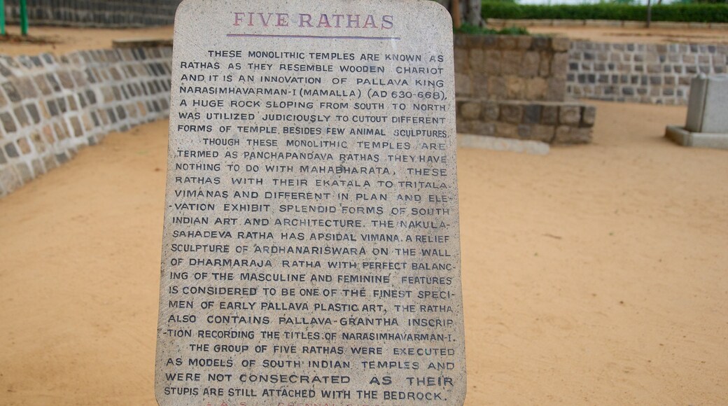 Pancha Pandava Rathas trong đó bao gồm biển hiệu