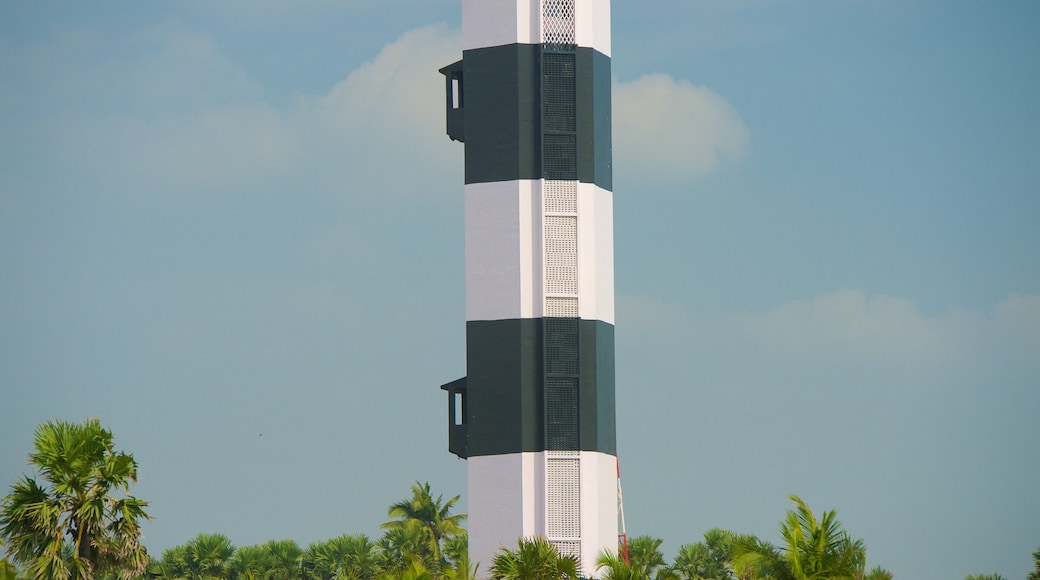 Pondicherry Lighthouse showing a lighthouse