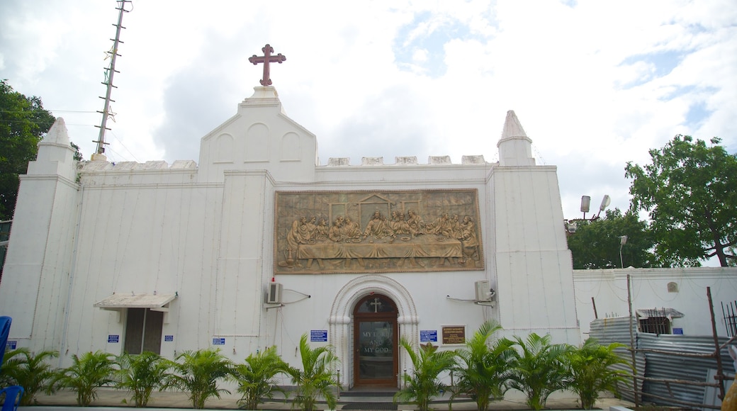 Chennai que inclui uma igreja ou catedral