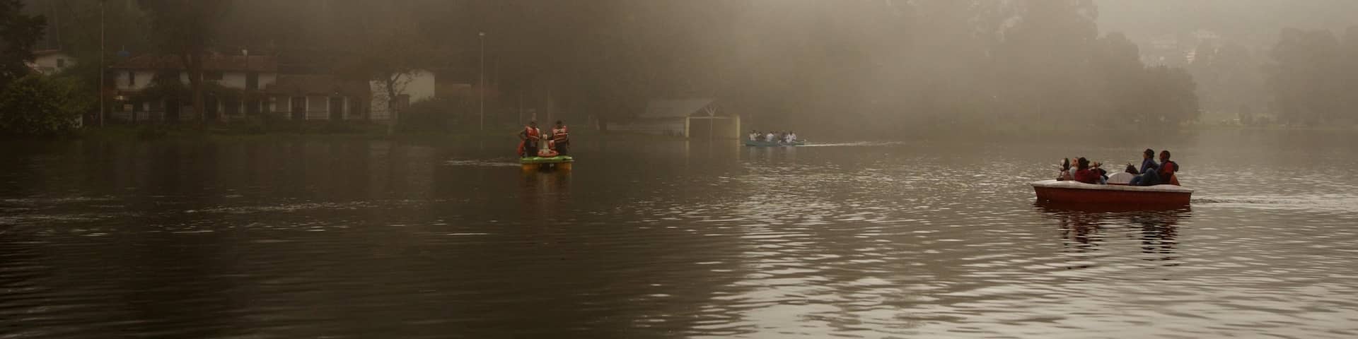 Kodaikanal montrant kayak ou canoë et lac ou étang