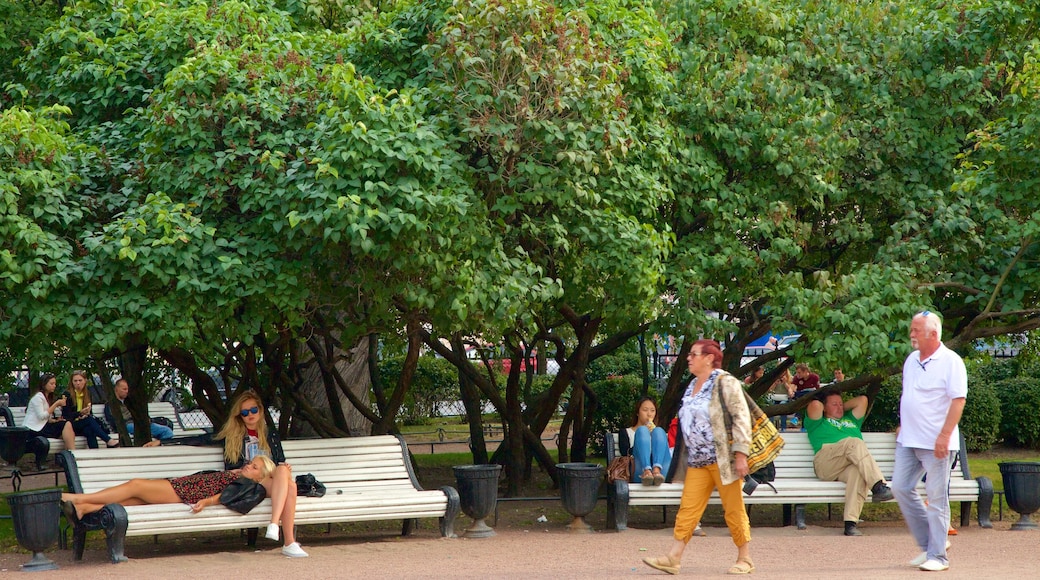 St. Petersburg showing a garden as well as a small group of people