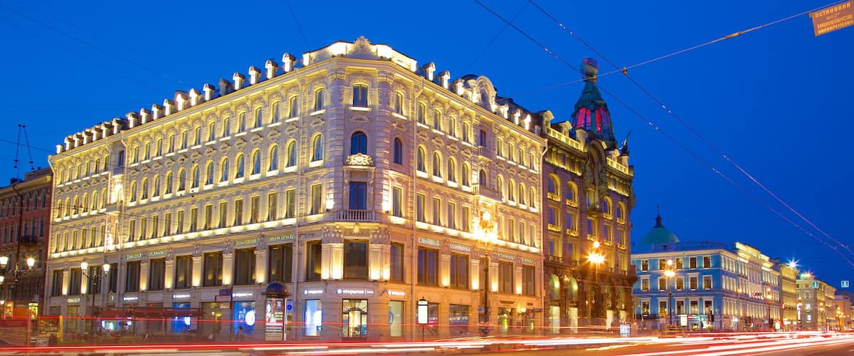 Nevskiy Prospekt bevat nachtleven en een stad